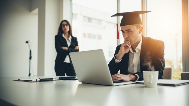 premier emploi : cv percutant et entretiens qui comptent